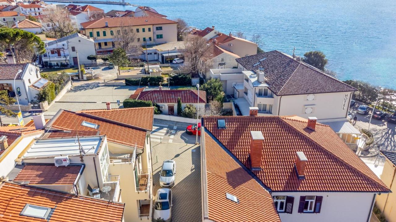 Apartments Happy Stay Center Baska Exterior foto